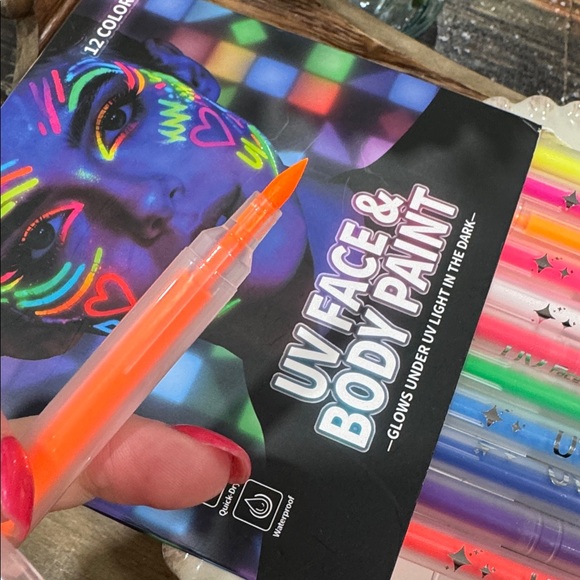 UV Face & Body Paint - 12 Colors - Picture 4 of 4